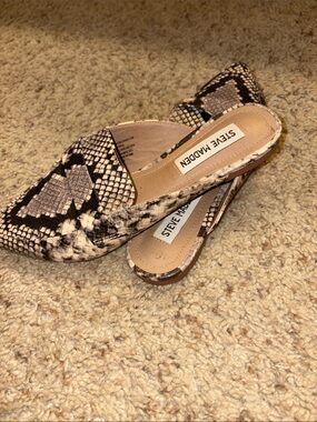 Steve Madden Womens Faux Snake Skin Heeled Flat Shoes